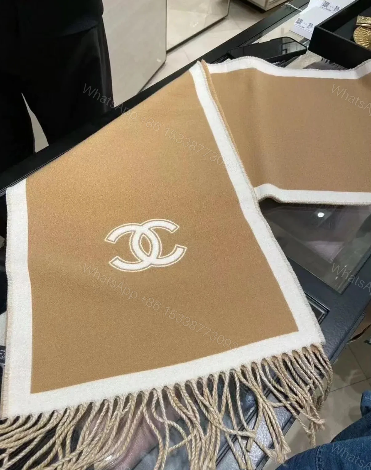 Chanel高仿流蘇圍巾 焦糖色撞白邊 羊毛質感冬季百搭款 — view 1