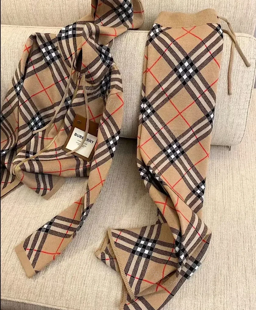 BURBERRY — view 1