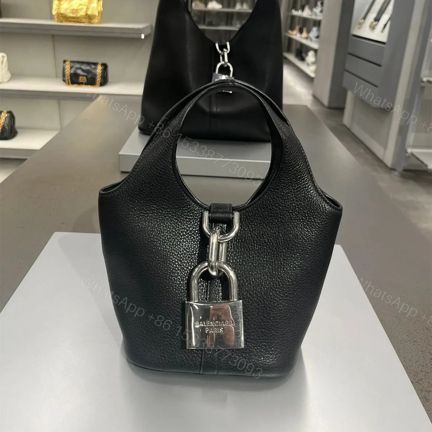 View 10 of 高仿Balenciaga*Locker水桶包2024早春XS