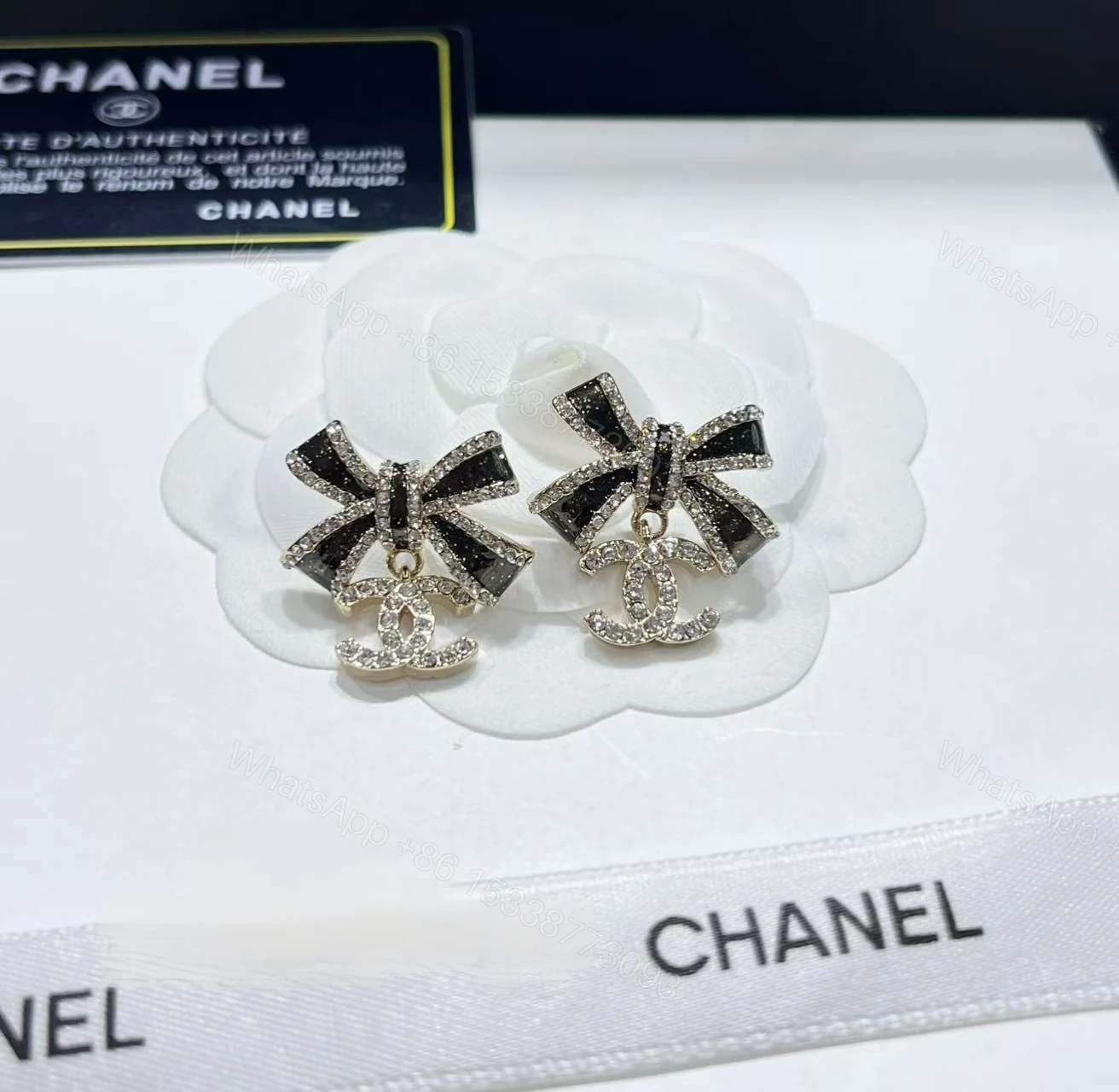 Chanel 高仿黑蝴蝶結雙C耳環 水鑽立體造型 女士典雅甜美風飾品 — view 1