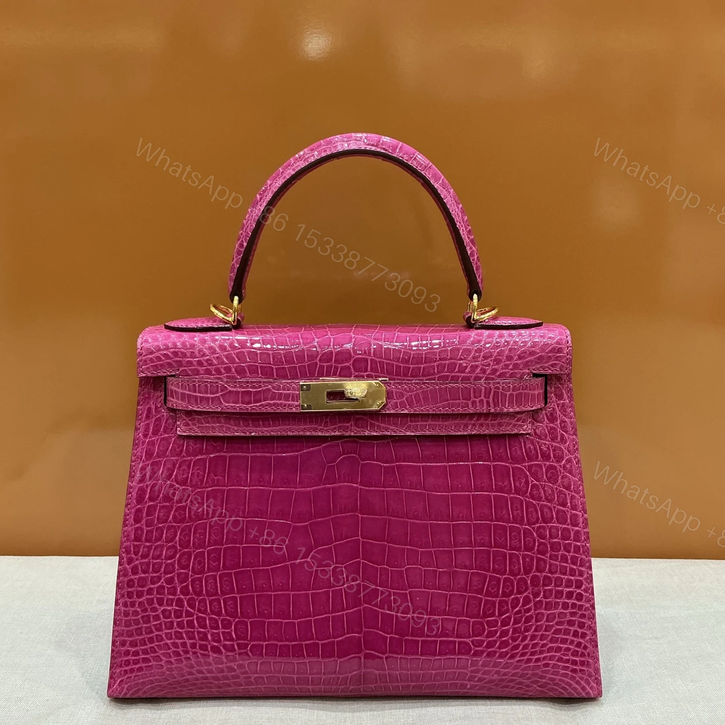 Hermès 高仿 Kelly 玫紅鱷魚紋手提包 時尚亮色精品女包 — view 1