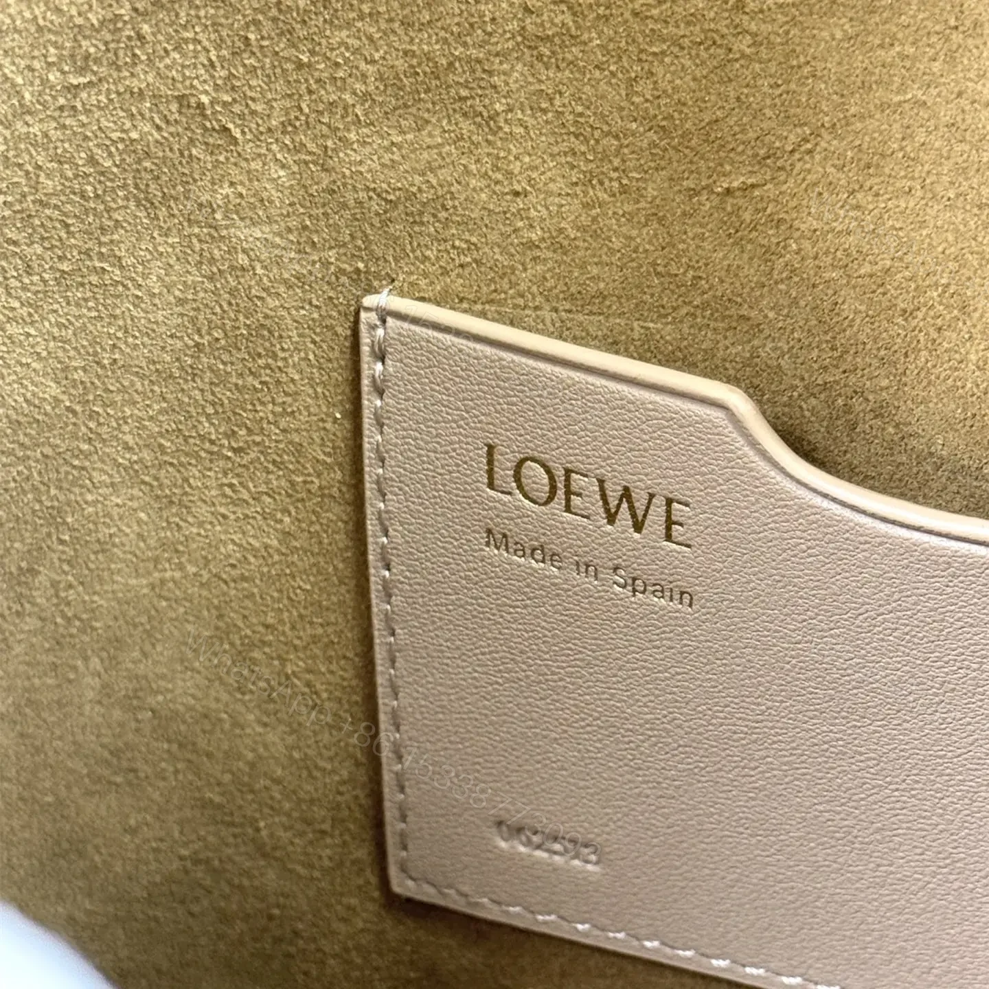 View 12 of 高仿Loewe*Ola系列2150小牛皮腋下包沙色中號免檢版