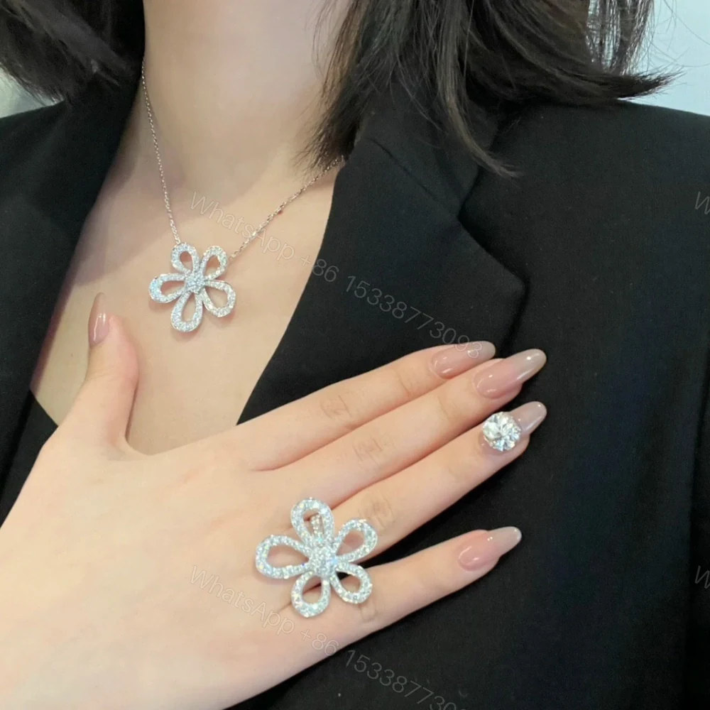 View 9 of 高仿首飾VanCleef&Arpels*RP05300鑲嵌花朵戒指白金款
