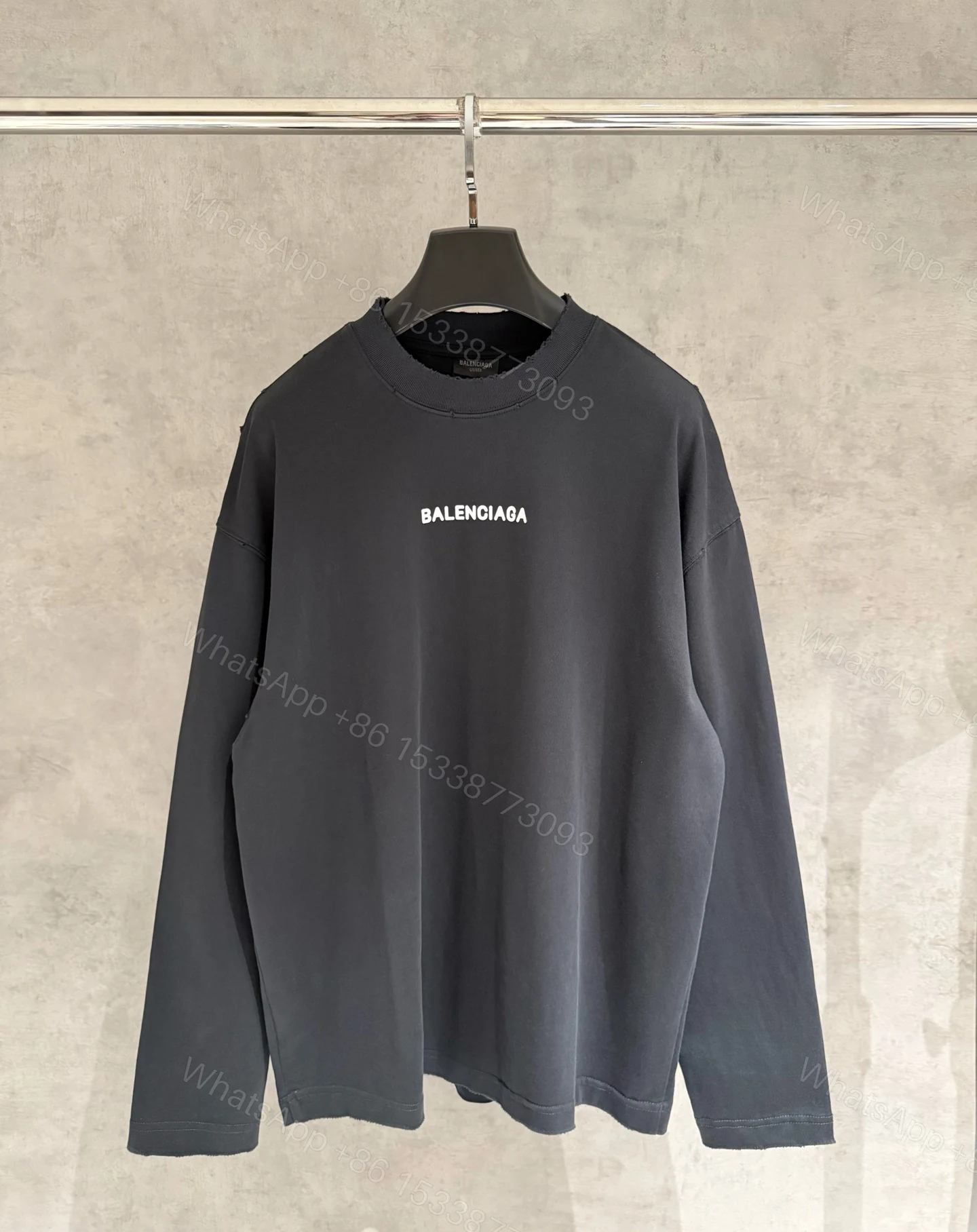 Balenciaga 高仿灰黑色長袖T恤 LOGO簡潔百搭日常首選 — view 1