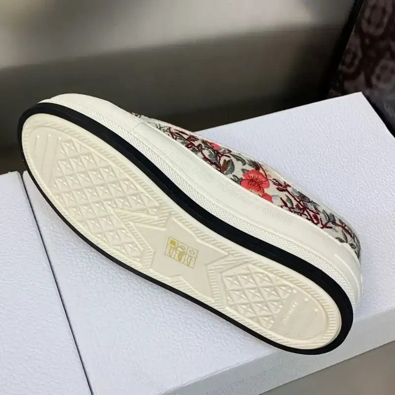 View 4 of WALK’N’DIOR PLATFORM SNEAKERS UNISEX JARDIN D’HIVER EMBROIDERED WHITE – CD154