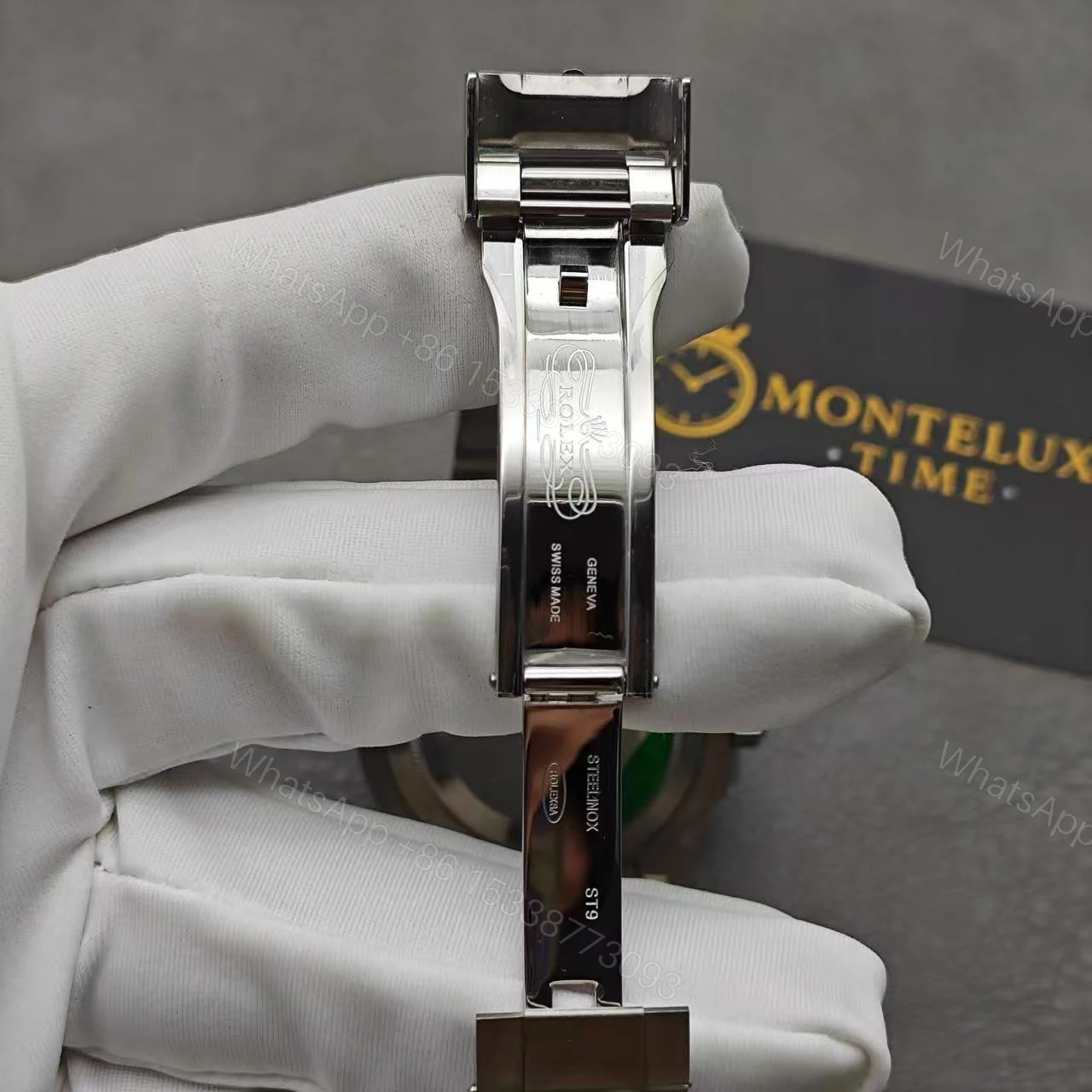 View 8 of TOP Replica Rolex Submariner Green Dial Hulk
