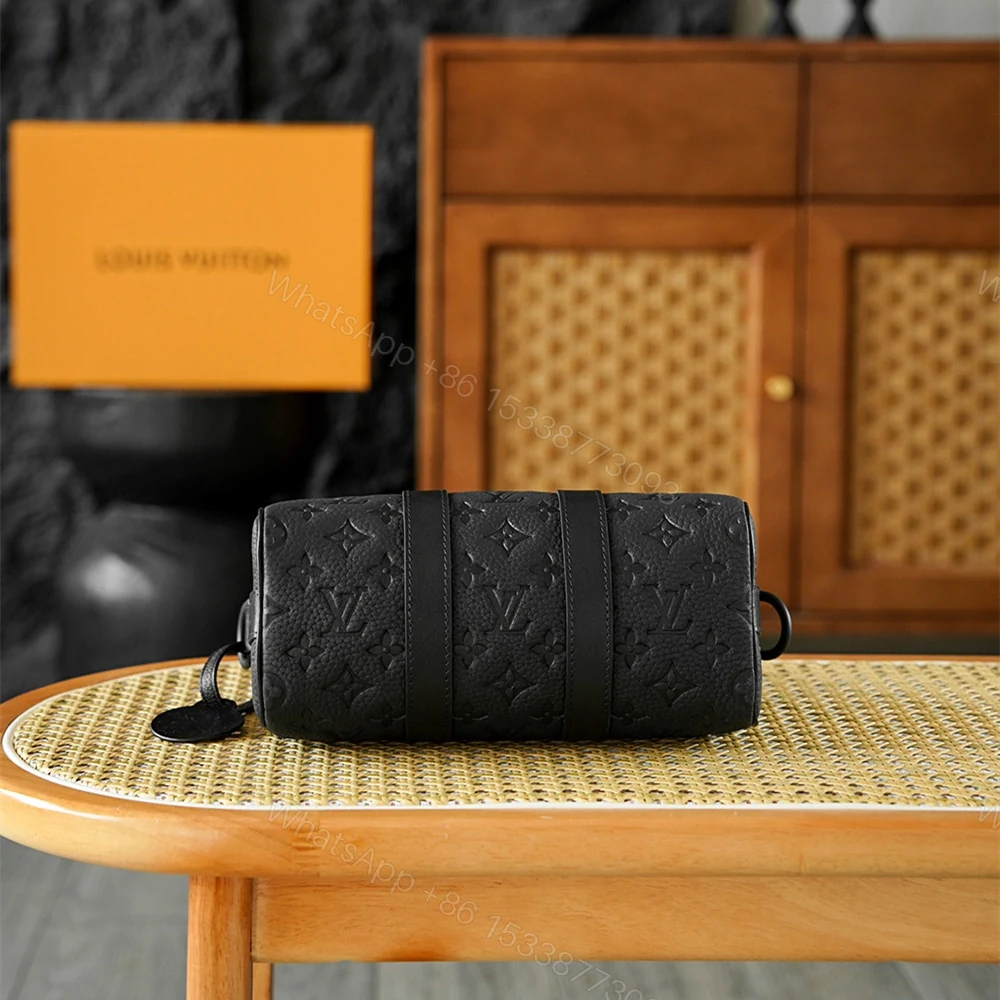 View 6 of 高仿LV*Keepall25系列M20900壓紋牛皮男士單肩包黑色免檢版