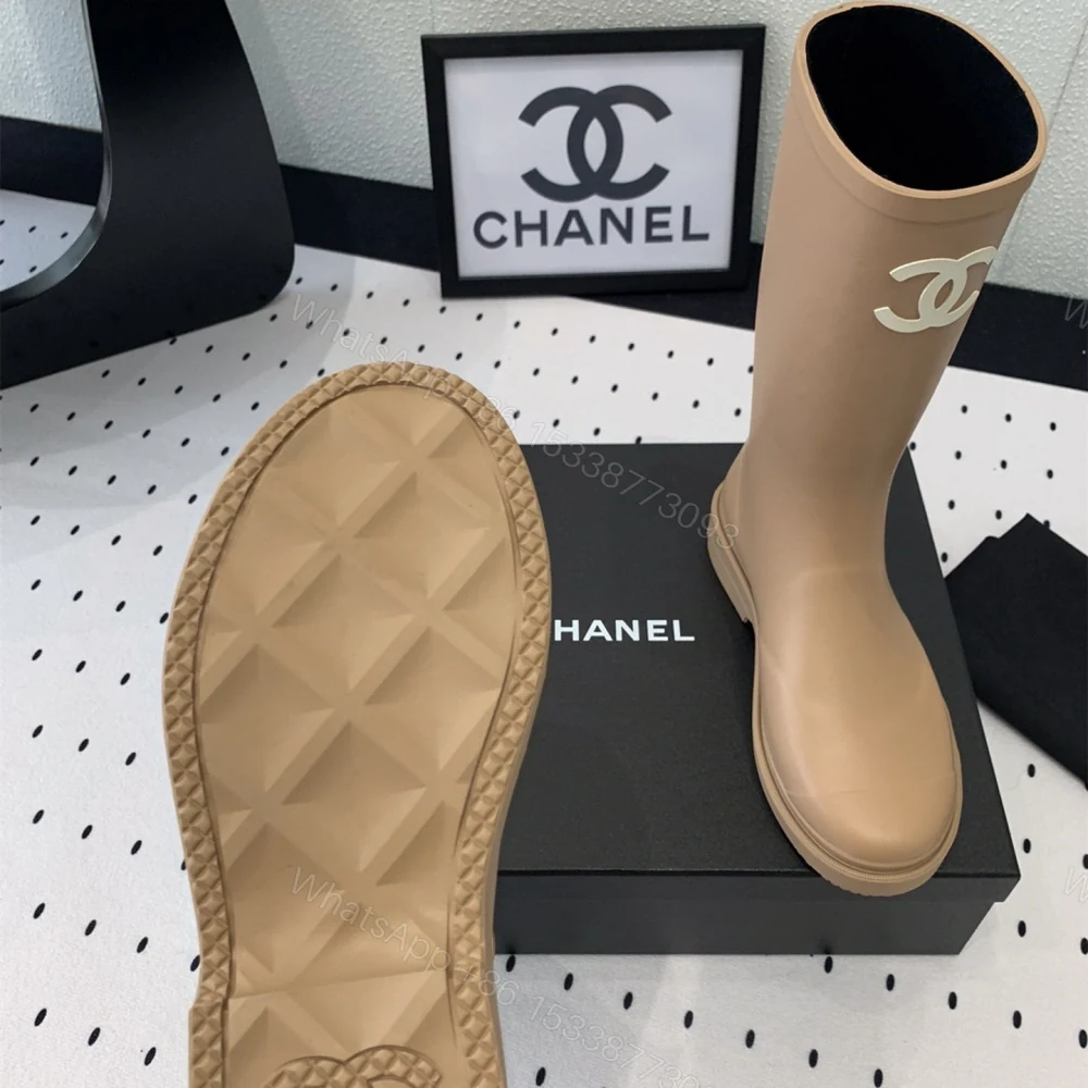 View 9 of 高仿Chanel*25S系列G39620N爆款高筒雨靴米色免檢版