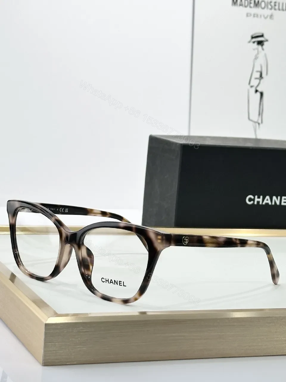 Chic Tortoiseshell Frames: Premium Everyday Eyewear — view 1