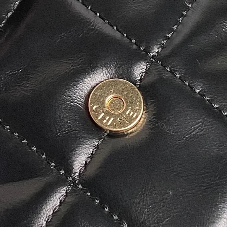 View 8 of Chic Quilted Black Chain-Handle Bag: Luxury Everyday