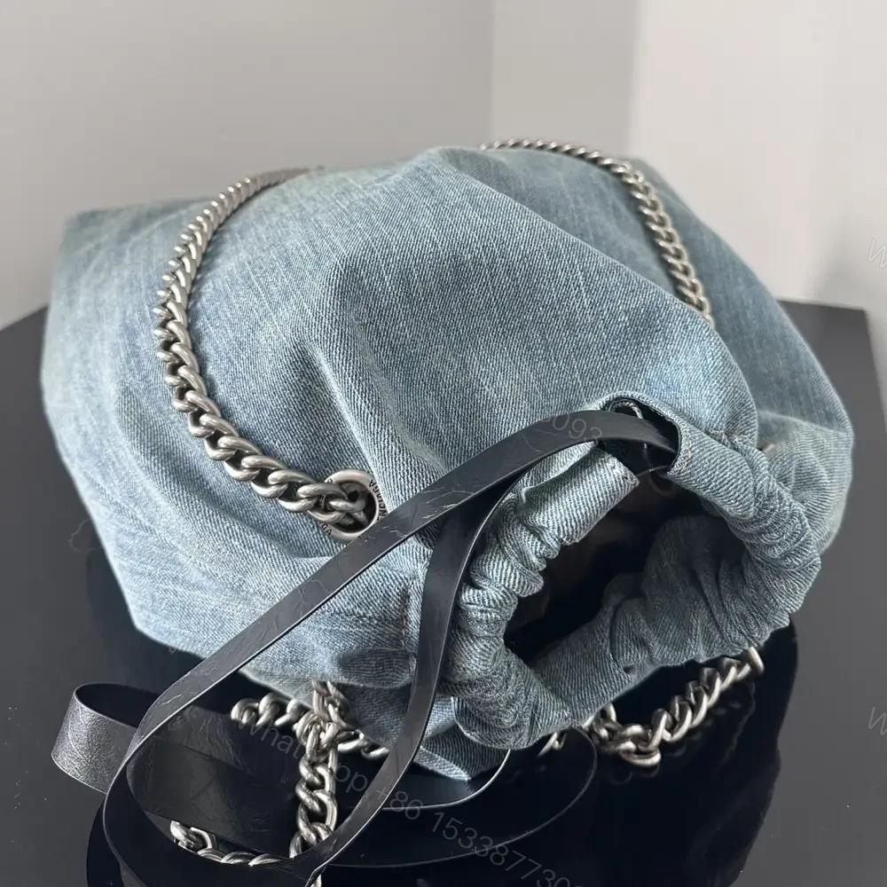 View 8 of 高仿Balenciaga2023年新款Crushtote牛仔布垃圾袋大號