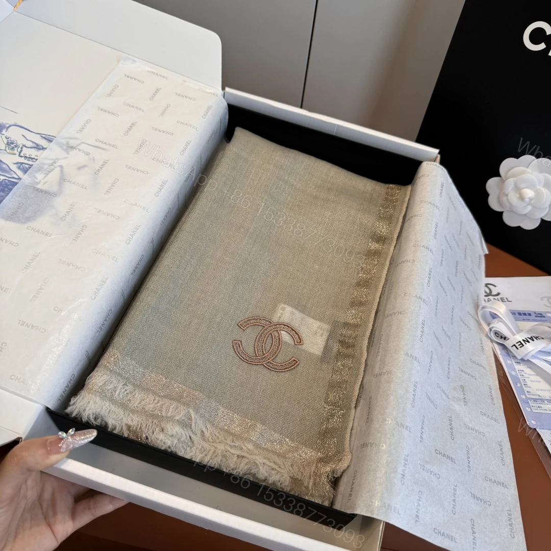 Chanel一比一綠灰亮絲圍巾 優雅雙C刺繡 粗邊設計高級感十足 — view 1