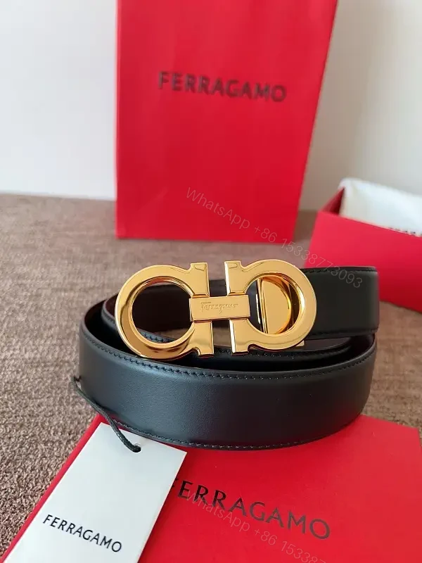Elegant Black Leather Belt with Gold Hardware — view 1