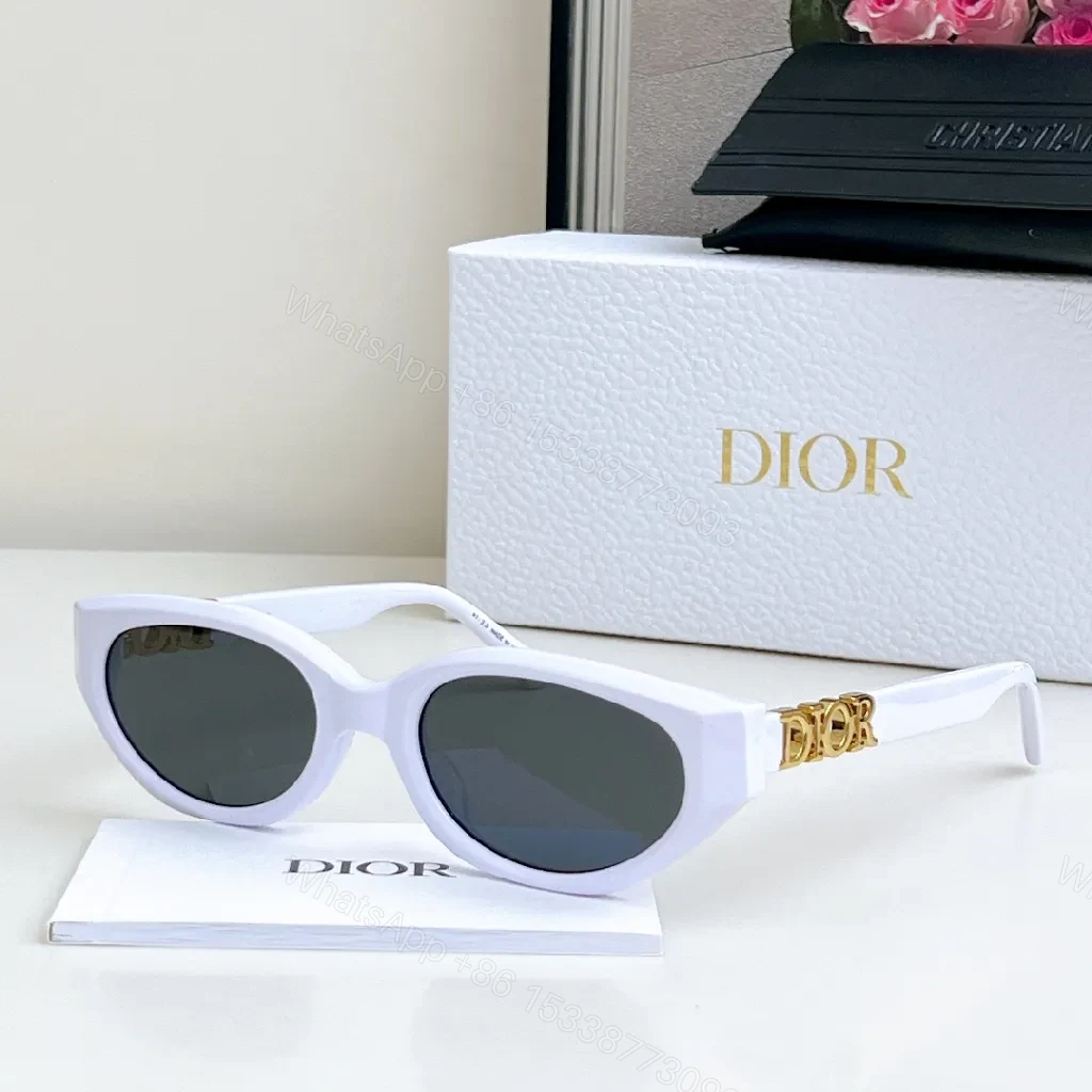 View 8 of Cat-eye Clásico Moderno Boost Sunglasses—Polarized, Gold Accents
