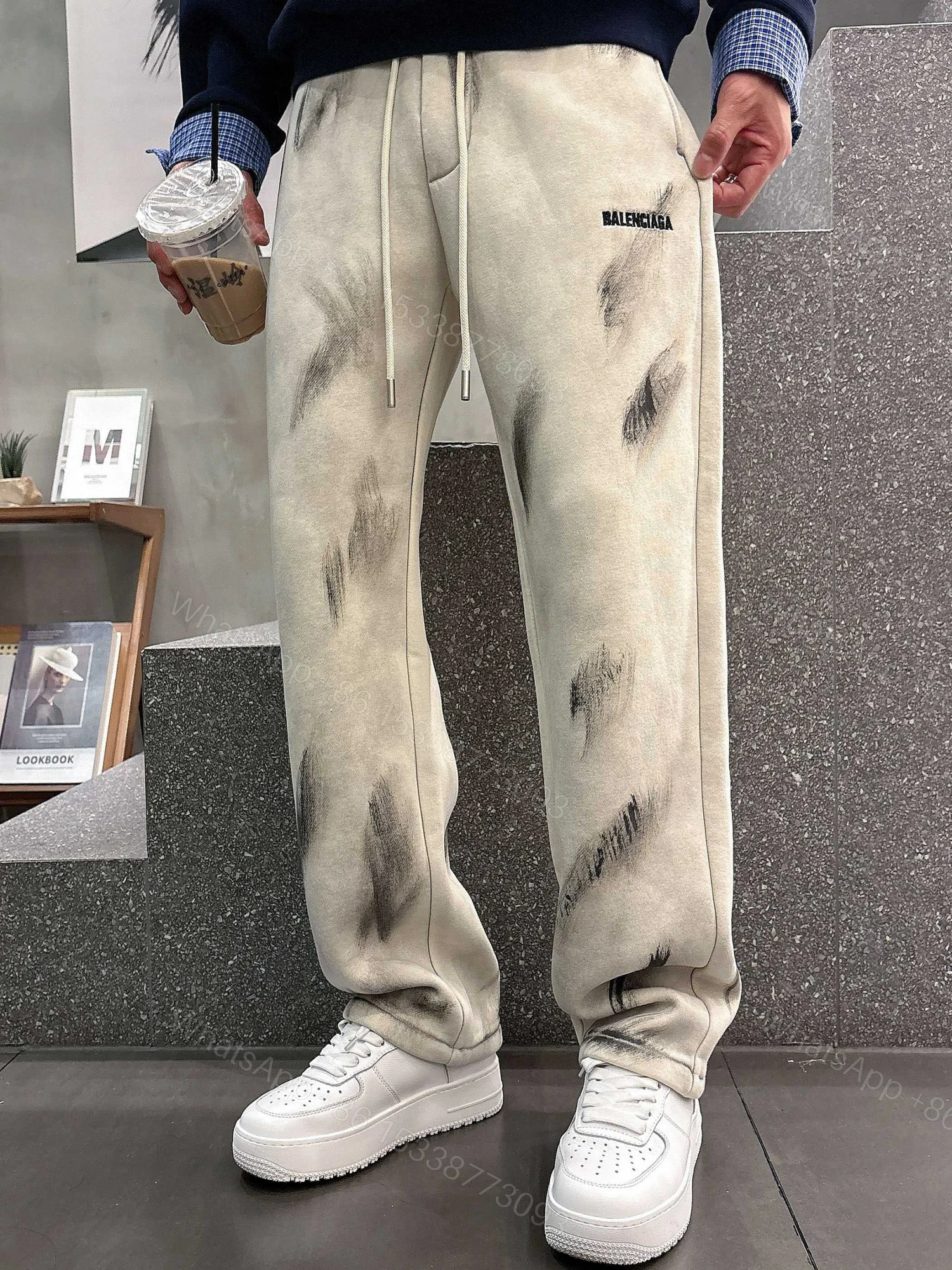 Balenciaga 一比一運動長褲男款 奶油白刷舊風 潮感設計 — view 1