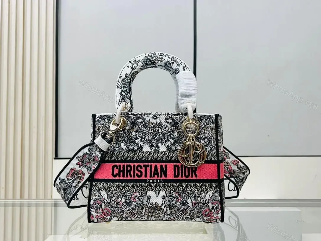 DIOR — view 1