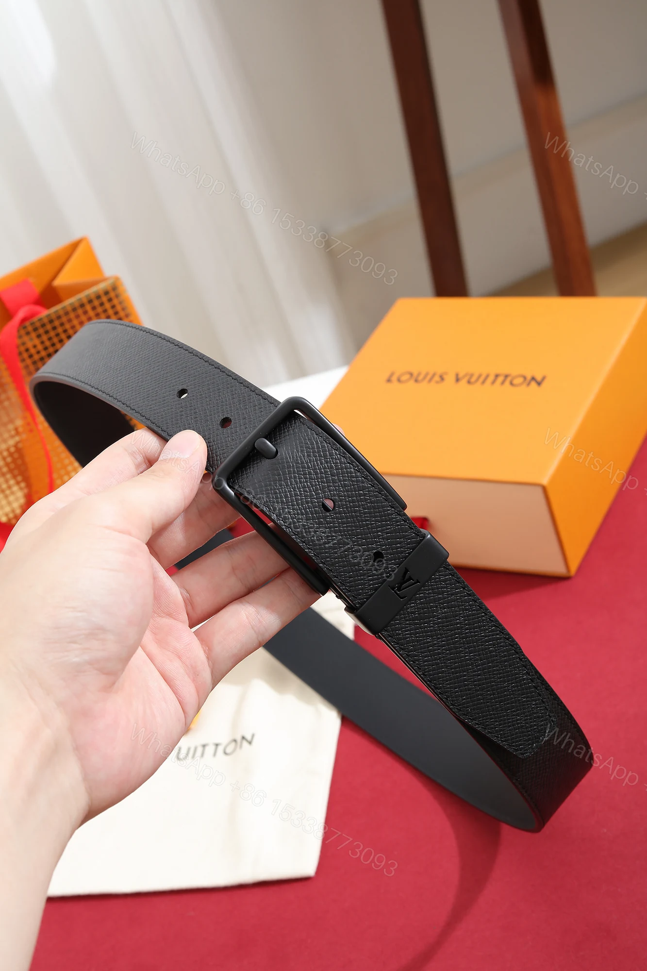 LV 原單男款荔枝紋真皮皮帶 經典黑色商務百搭款 — view 1