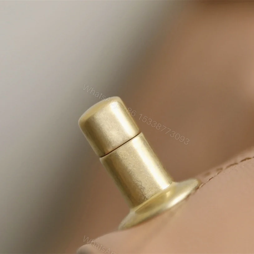View 11 of 高仿Chanel*24P系列AS4668夾層郵差包棕金色中號免檢版