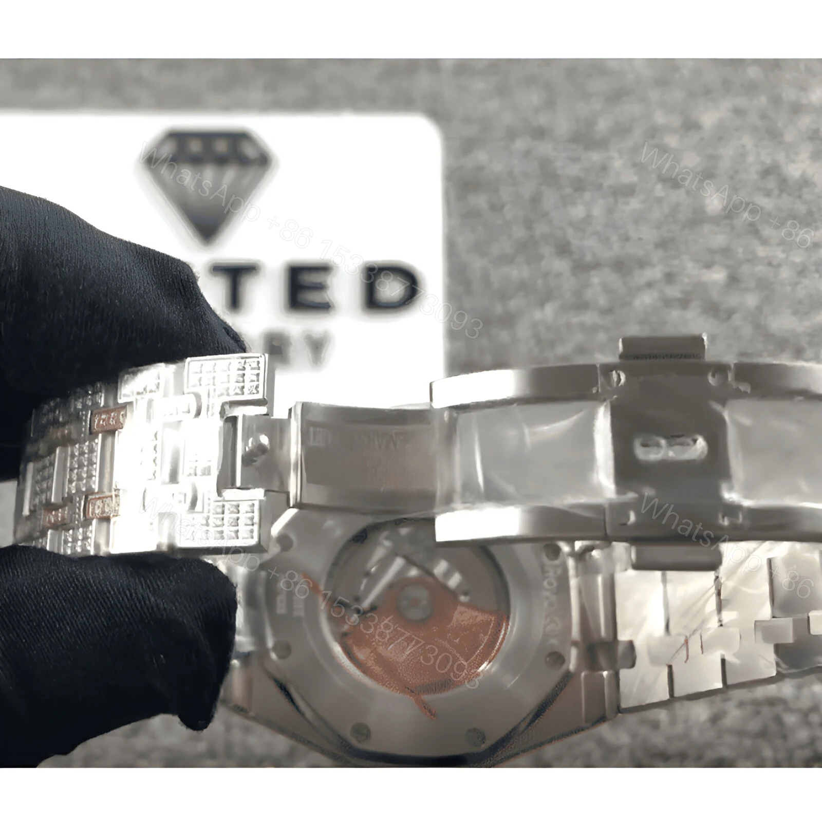 View 4 of Audemars Piguet Royal Oak Selfwinding 15400SR.OO.1220SR.01 Iced Out Replica