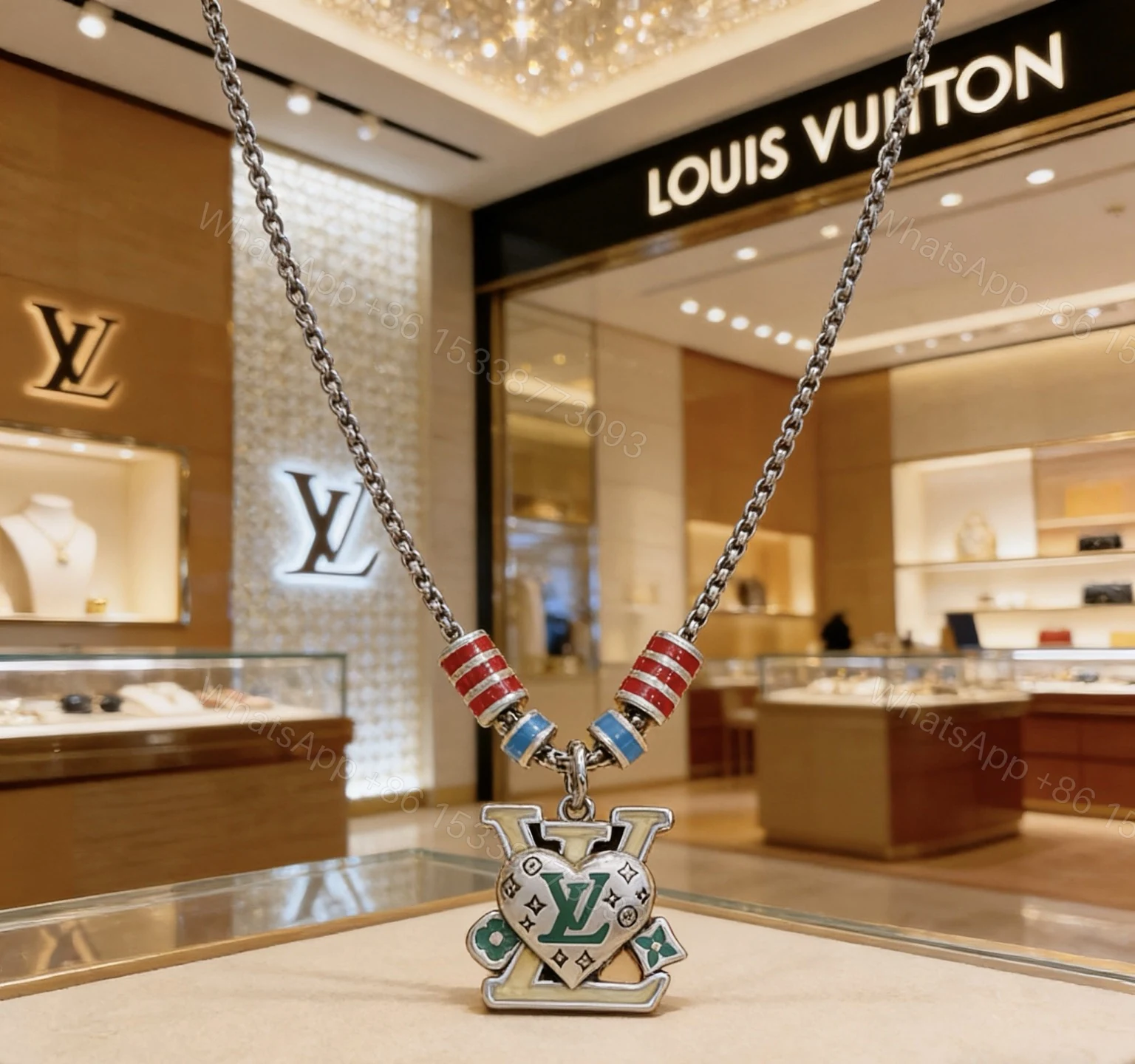LV A貨心形LOGO吊墜項鍊 紅藍珠設計時尚百搭精品男女款 — view 1