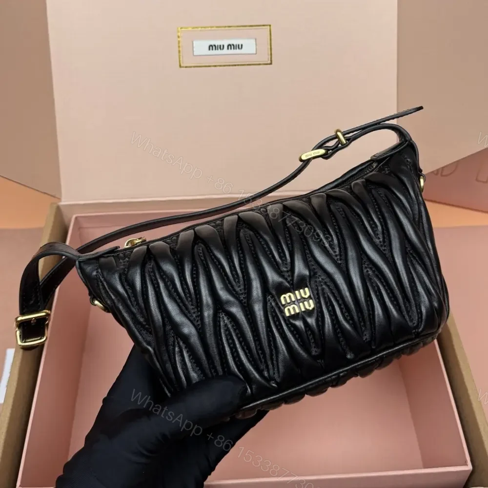View 6 of 高仿miumiu*5BP100小牛皮元寶手袋黑色免檢版