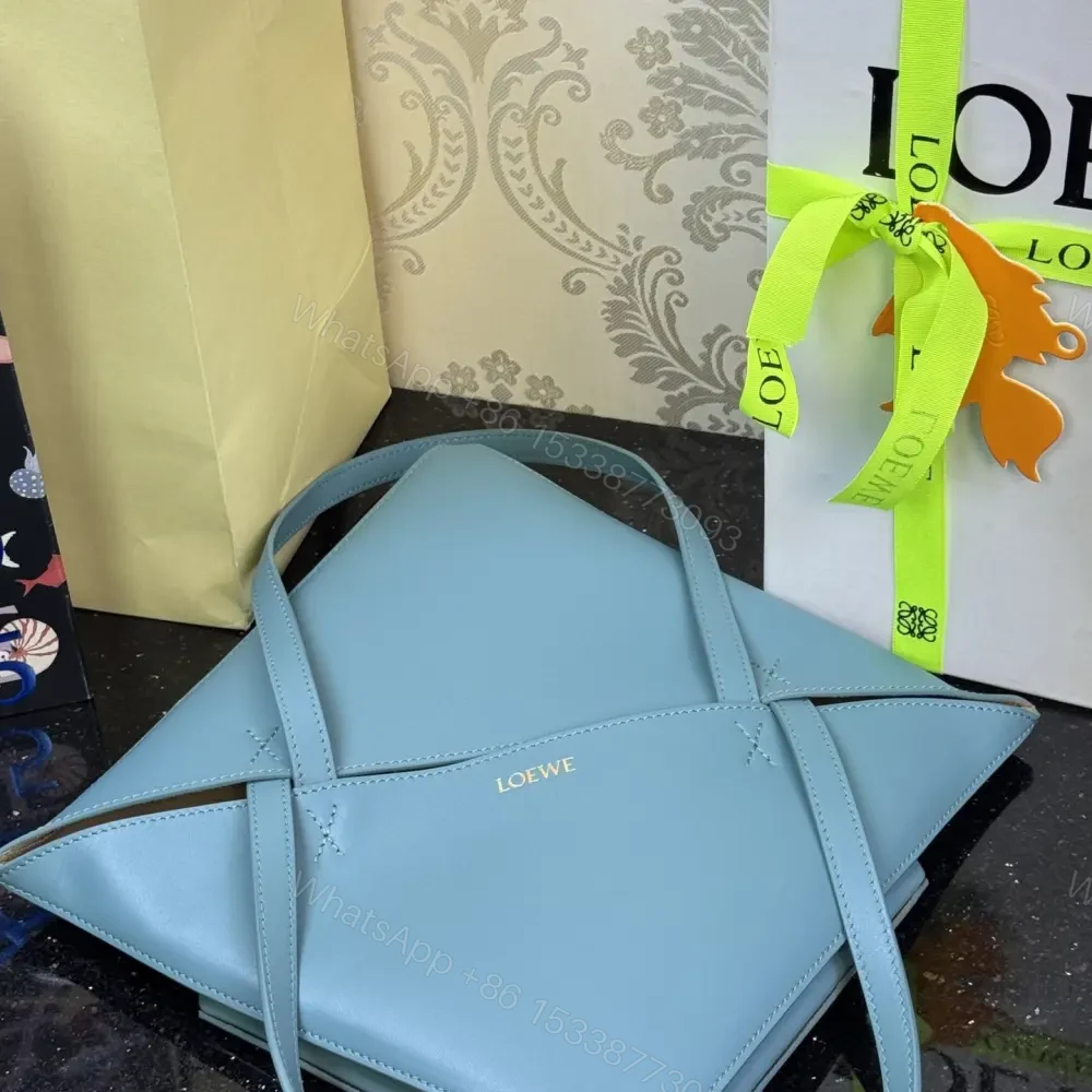 View 8 of 高仿Loewe*Fold系列4512小牛皮Tote手袋水色中號免檢版