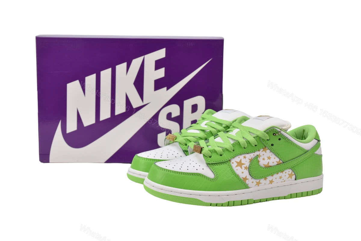 Supreme x Nike SB Dunk Low "Green Stars” DH3228-101 — view 2