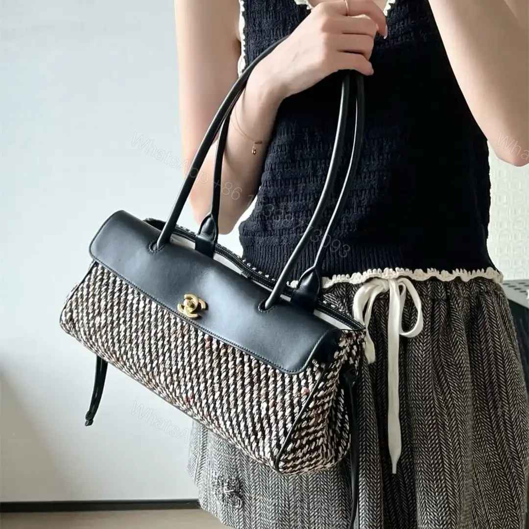 View 21 of 高仿Chanel*26S系列AS6288軟呢拼皮單肩包免檢版