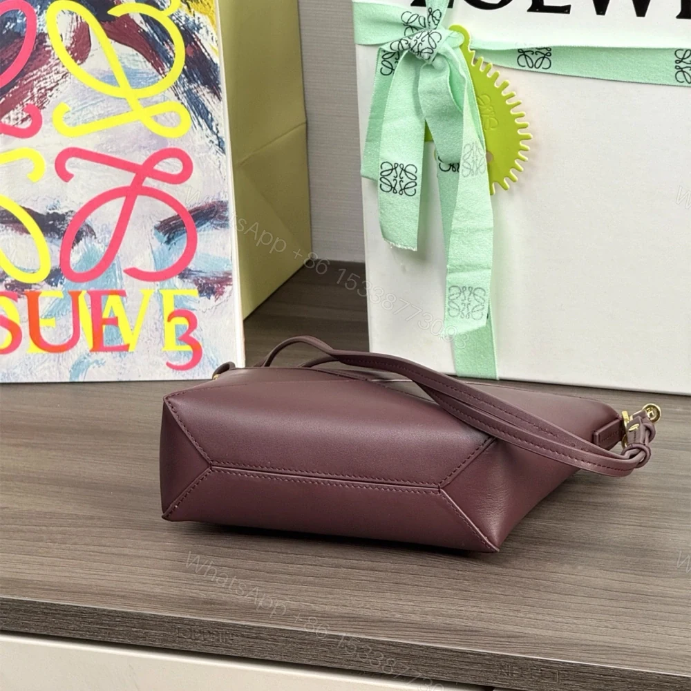 View 5 of 高仿Loewe*Fold系列7240小牛皮手提單肩包酒紅色免檢版
