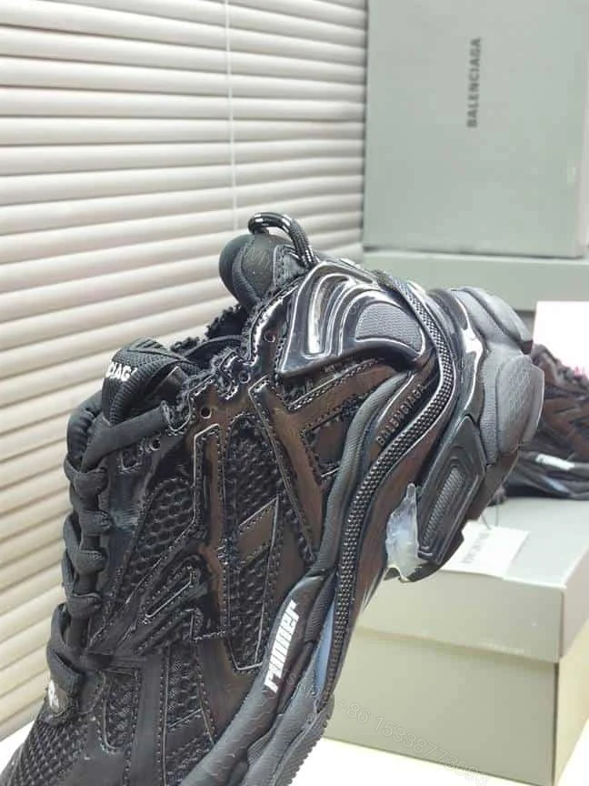 View 4 of BALENCIAGA MEN’S RUNNER SNEAKER – BB178