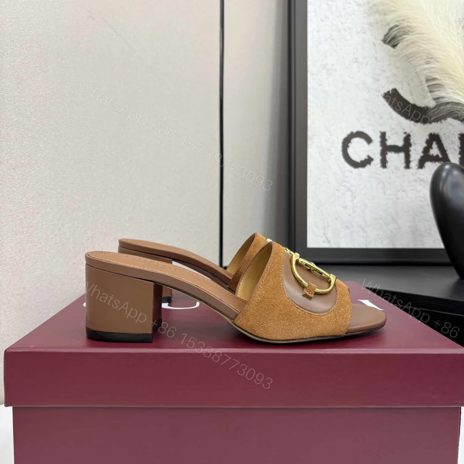 View 2 of GUCCI WOMEN’S SLIDE SANDAL WITH HORSEBIT LIGHT BROWN ‎834421 AAEXM 2718
