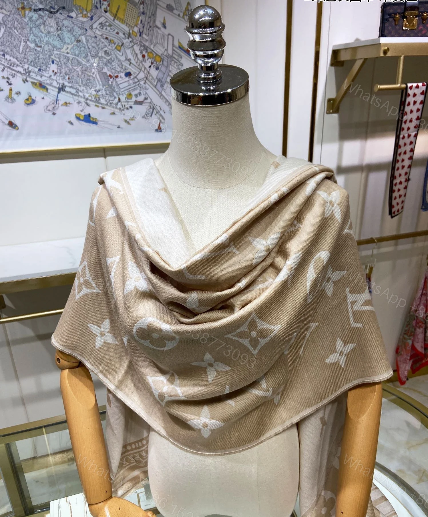 EN – Luxury LUV Scarf 004 — view 1