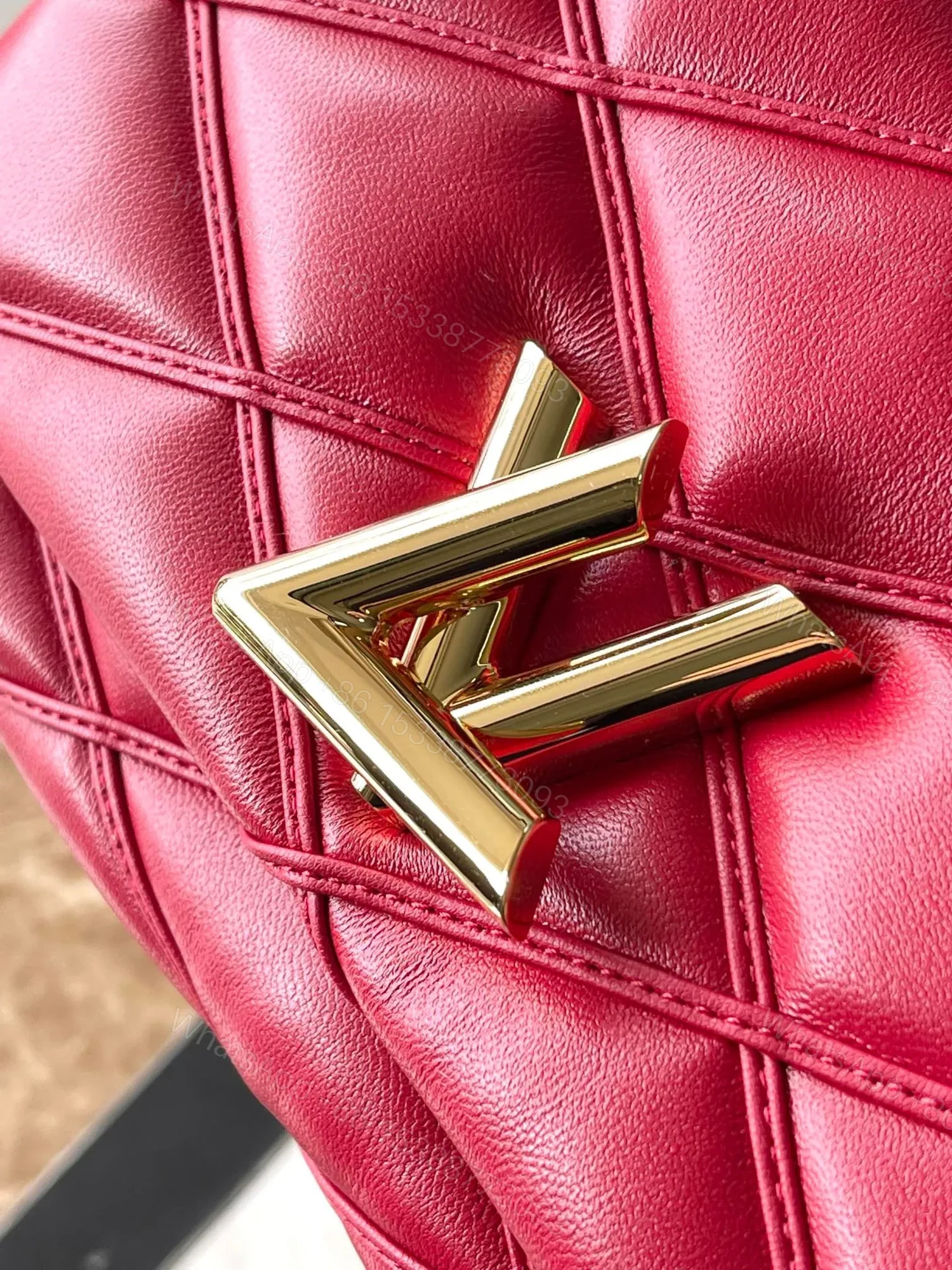 View 3 of Louis Vuitton LV Twist Like Auth Woman’s Red Handbags Smooth Leather 23cm