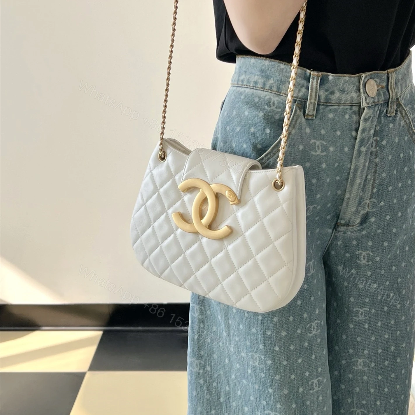 View 23 of 高仿Chanel*24C系列AS4609圓挎包白色大號免檢版