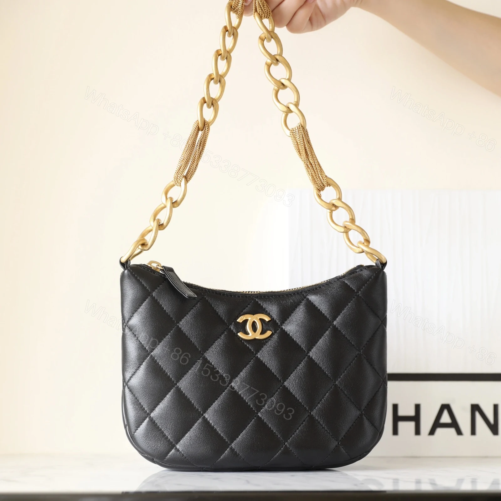 View 11 of Chanel高仿奢侈品腋下包23aHobo系列黑金免檢版