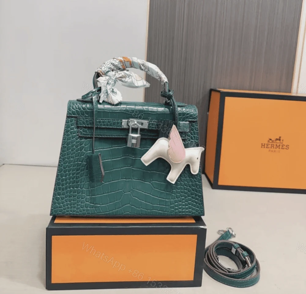 View 5 of Hermès Kelly 25 Alligator Vert Emerald 25Cm