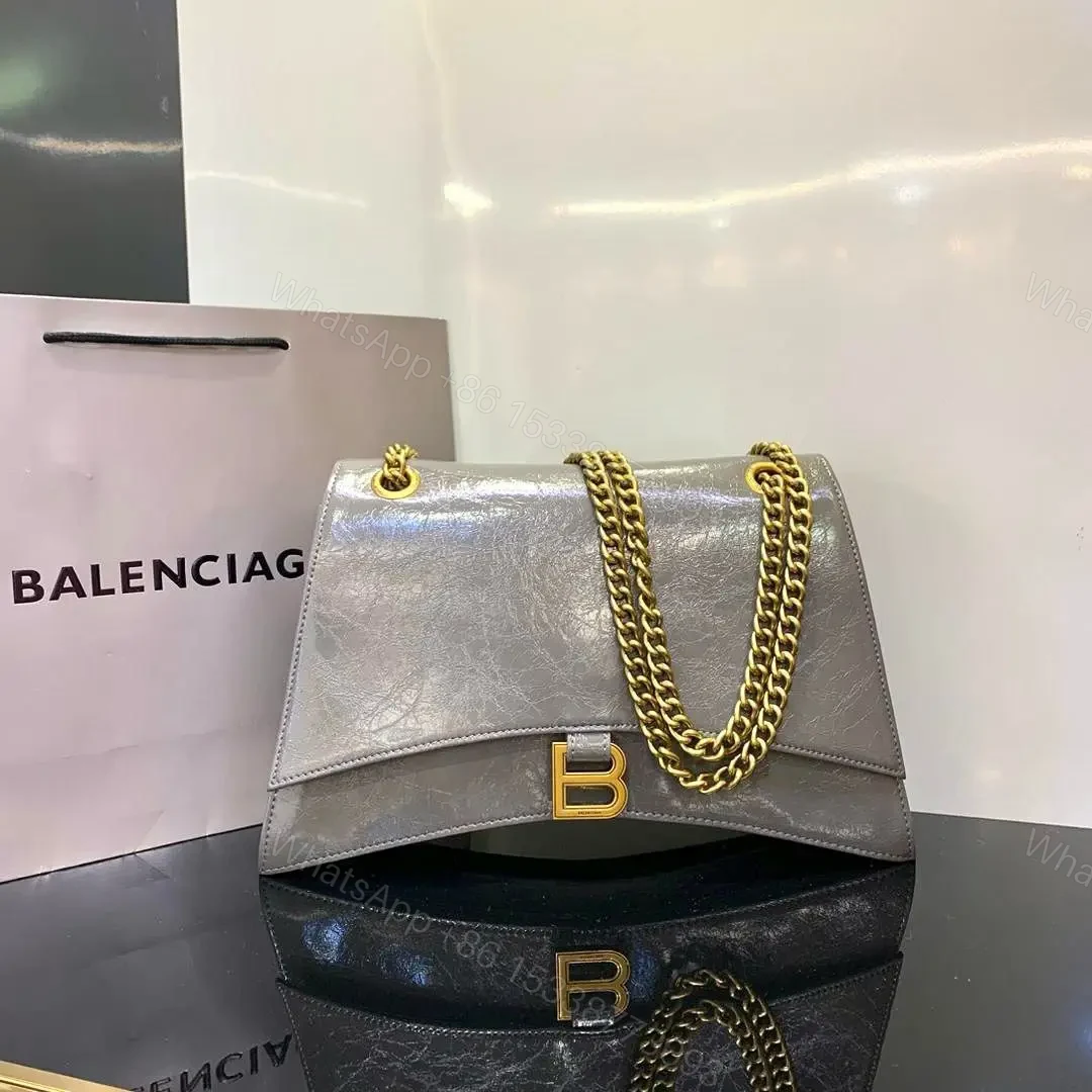 Design Crush Small leather shoulder bag – Dubai Fashion LUX — view 1