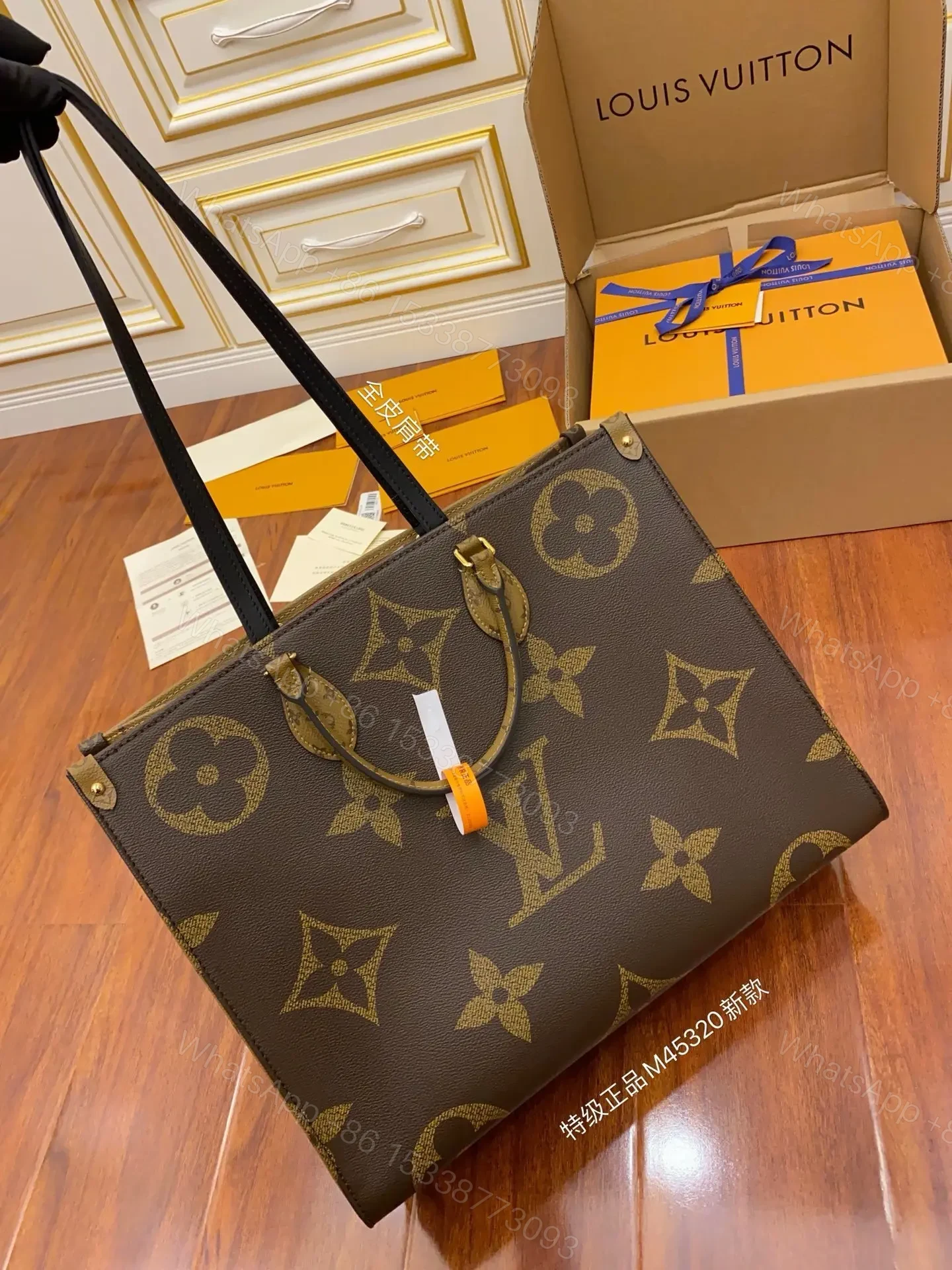 Louis Vuitton OnTheGo GM Monogram Giant Reverse canvas — view 1