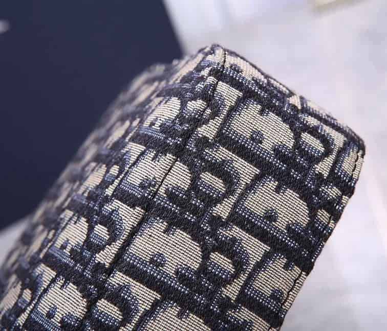 View 6 of SAFARI MESSENGER BAG BEIGE AND BLACK DIOR OBLIQUE JACQUARD – DR012