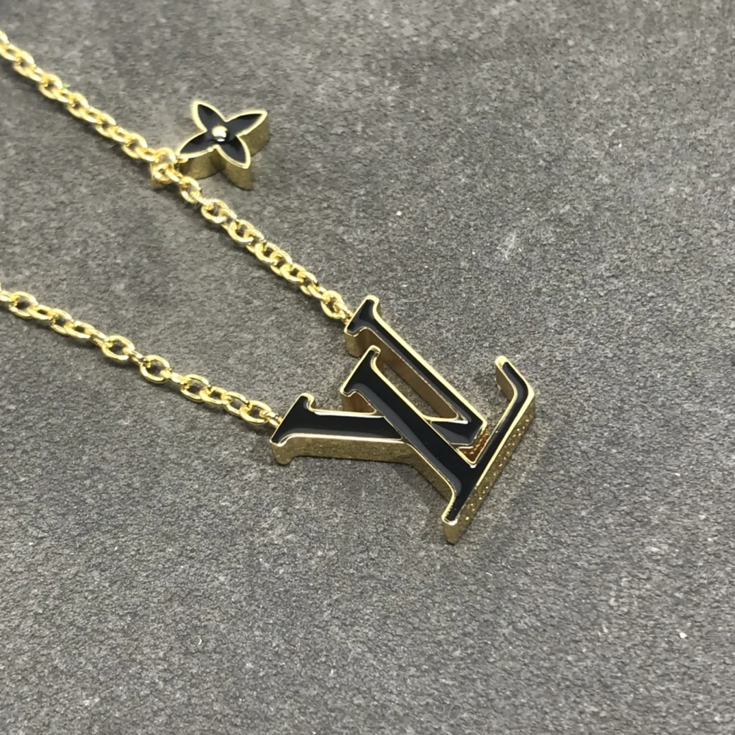 View 4 of EN – Lux LV Necklaces 025