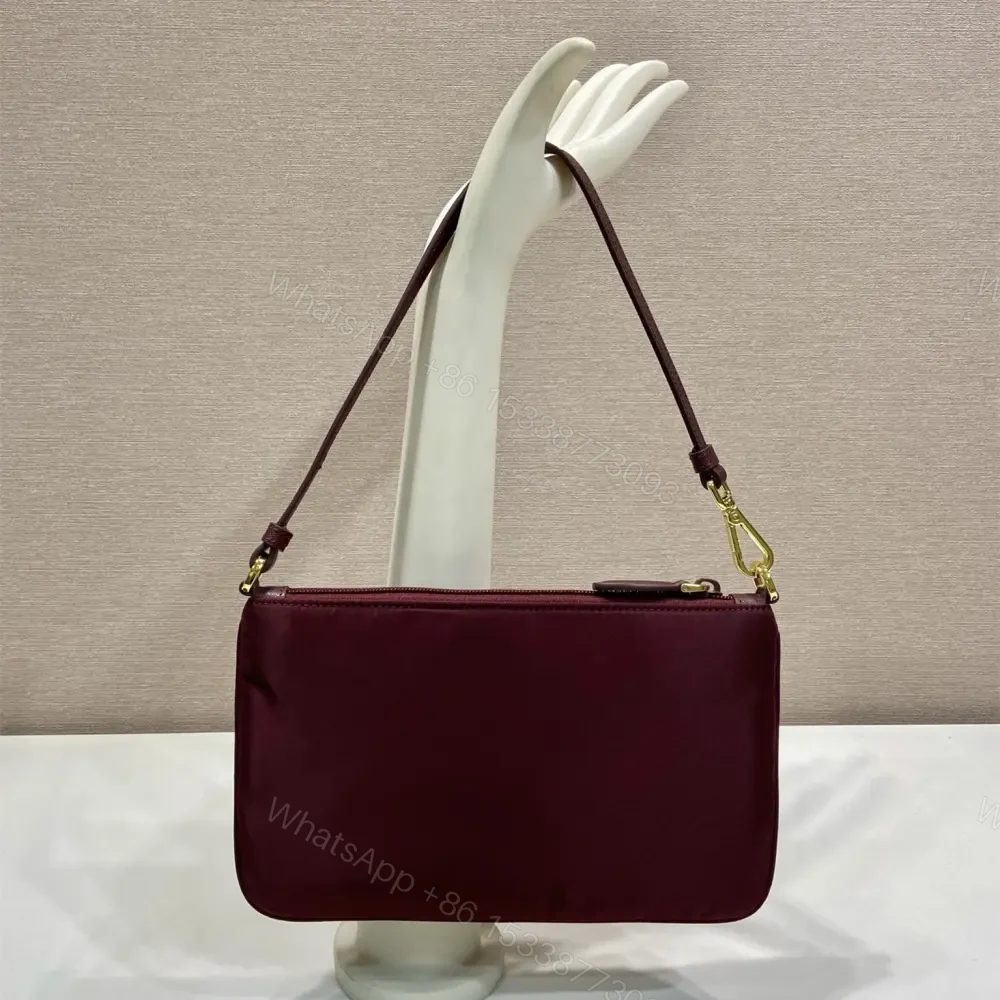 View 4 of 高仿Prada*RE-Nylon系列1NE545腋下包酒紅色免檢版