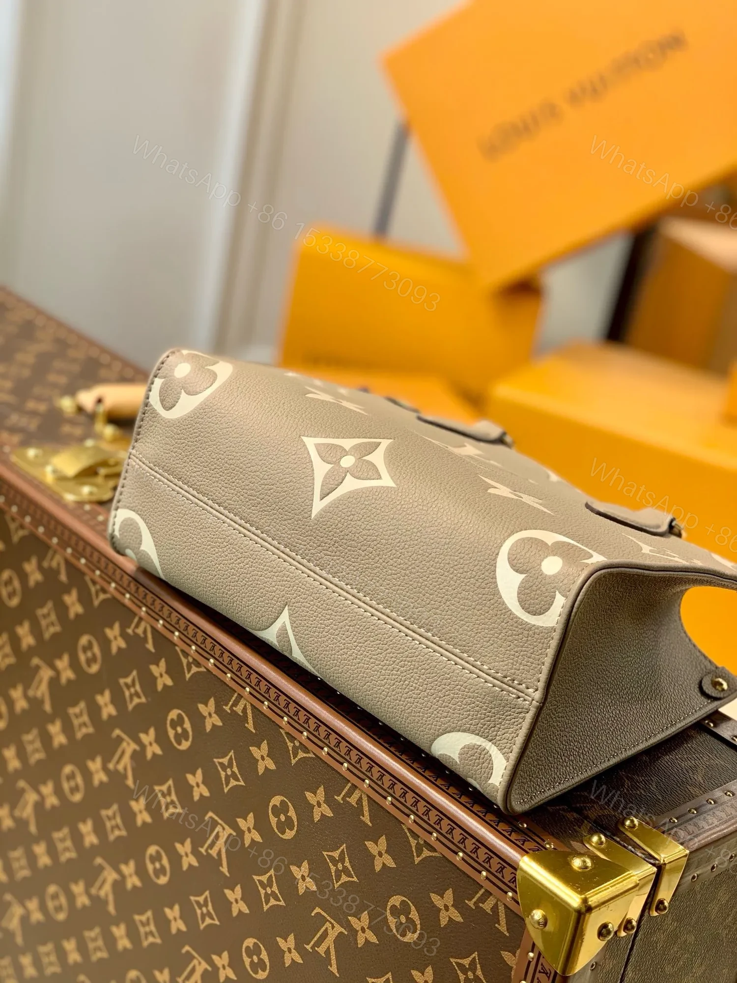 View 4 of Louis Vuitton LV Onthego Woman’s Grey Cowhide Leather Handbags 25cm