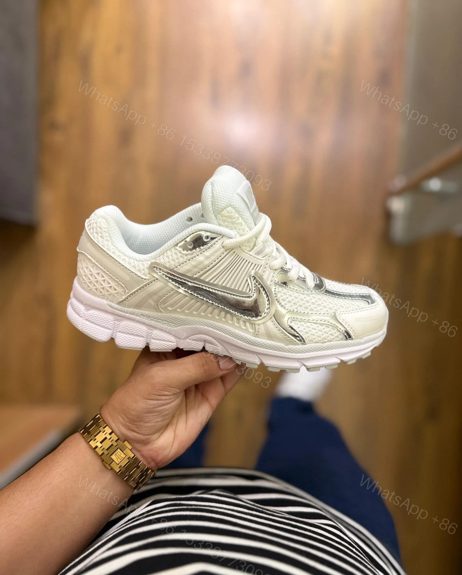 FIRST COPY NIKE ZOOM VOMERO WHITE SILVER FOR GIRLS — view 1