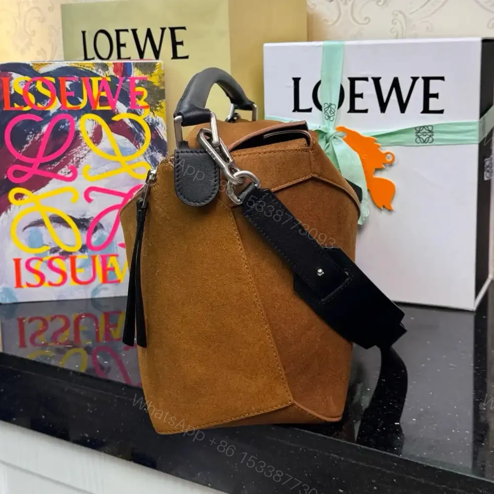 View 3 of 高仿Loewe*Puzzle系列3200麂皮斜挎包干邑色大號免檢版