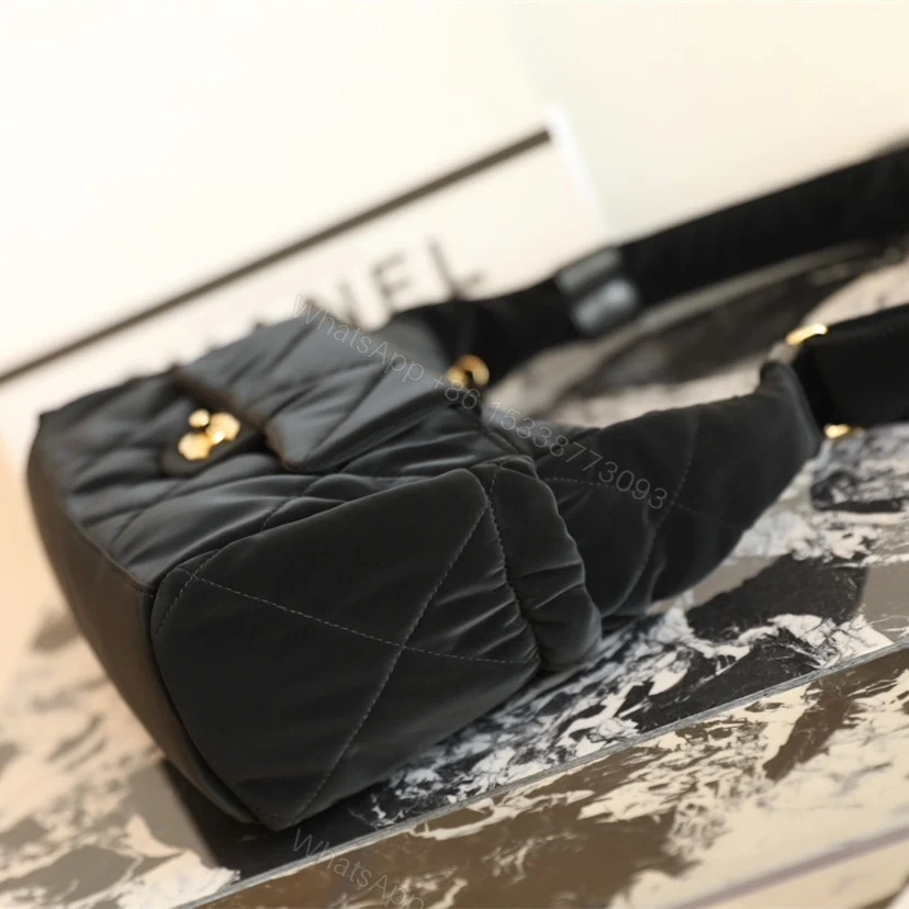 View 20 of 高仿Chanel*24N系列AS5054/SKI絲絨單肩包免檢版
