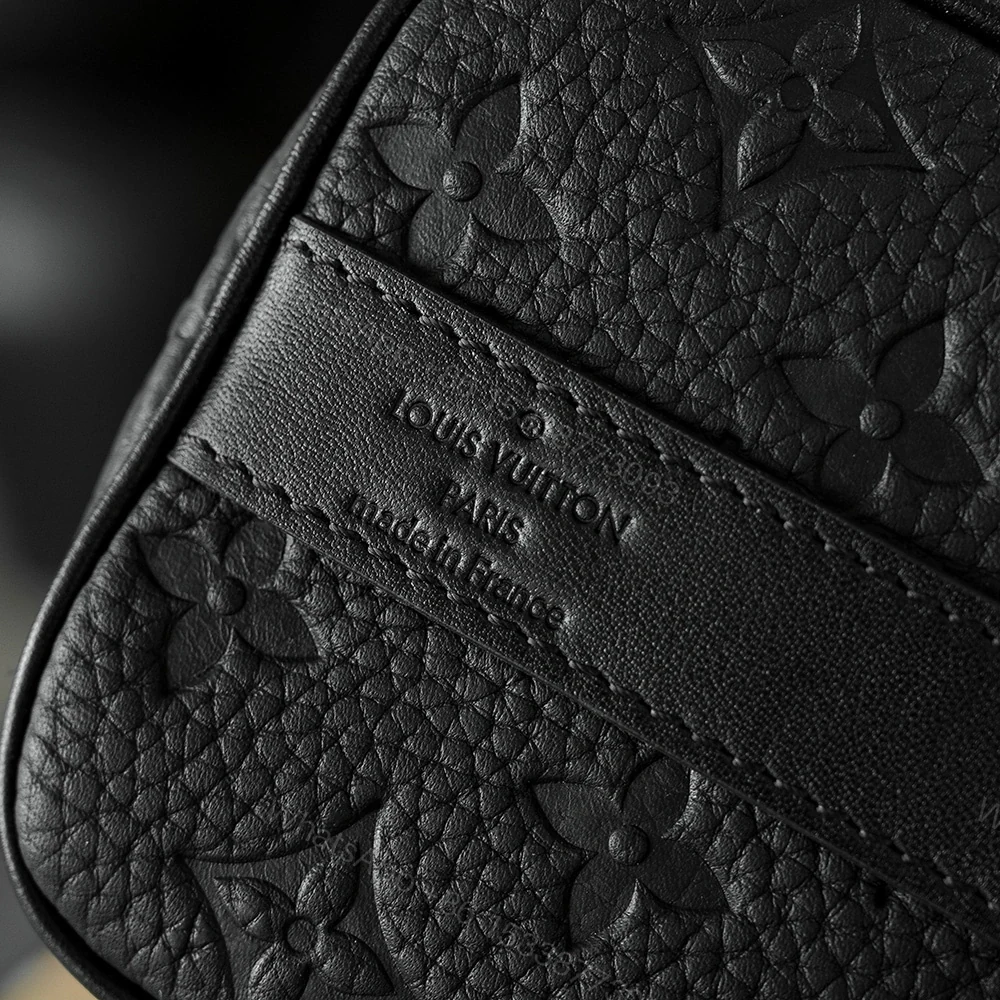 View 17 of 高仿LV*Keepall25系列M20900壓紋牛皮男士單肩包黑色免檢版