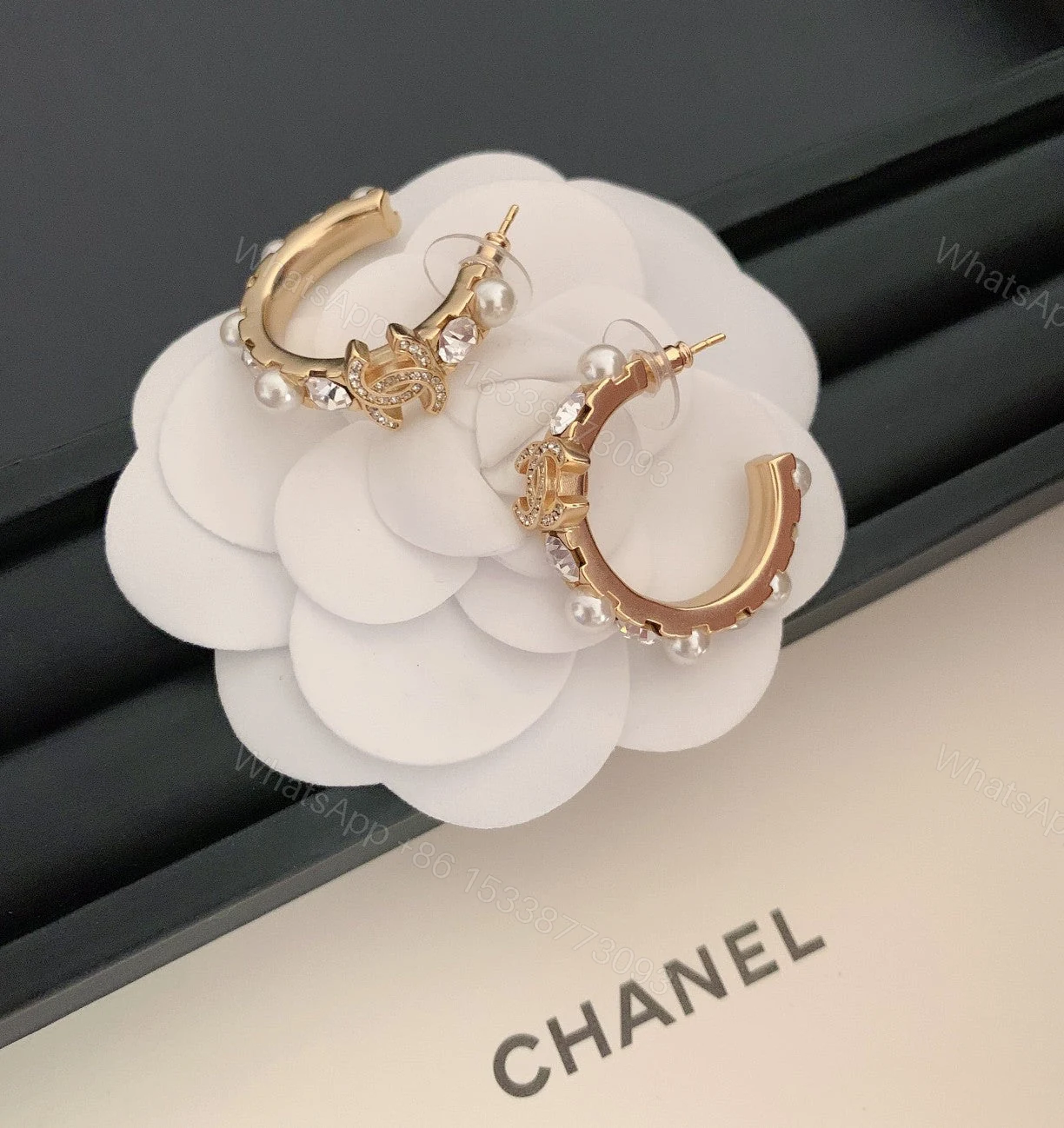 View 4 of EN – Lux Earring Chanel 035