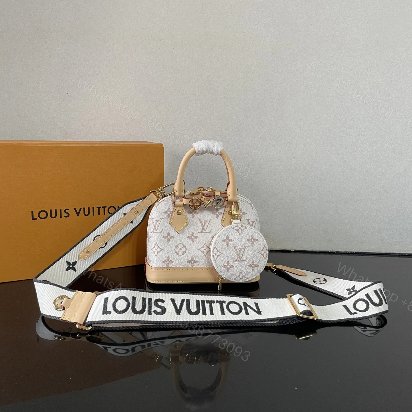 LV 一比一 Alma BB 白色老花手提包 織帶圓餅包款 — view 1