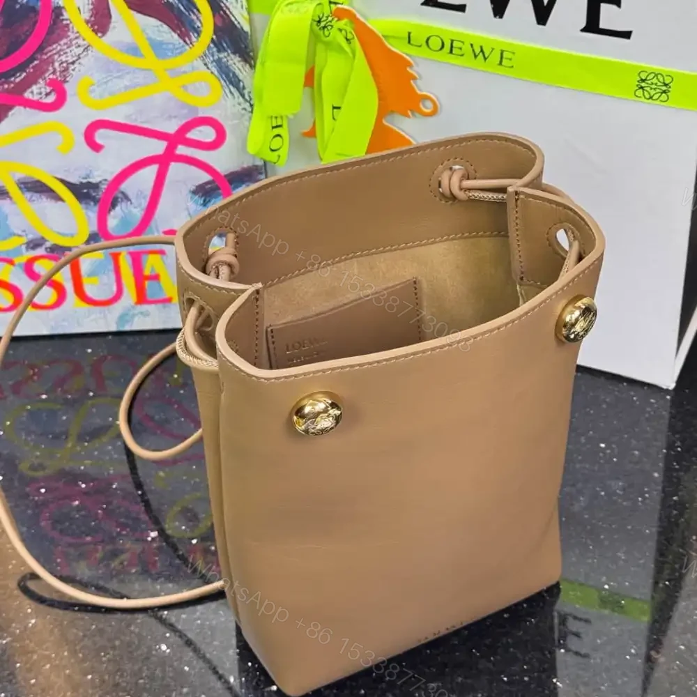 View 7 of 高仿Loewe*Pebble系列3980小牛皮斜跨包橡木色免檢版