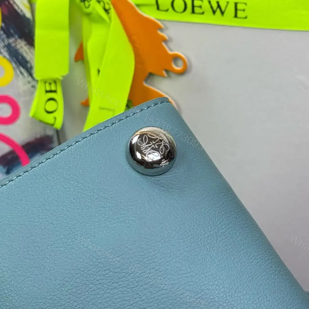 View 10 of 高仿Loewe*Pebble系列4412小牛皮斜跨包水藍色免檢版